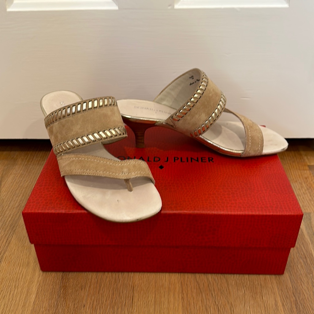 Donald J Pliner Ruge Kitten-Heel Sandal